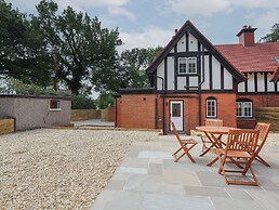 2 Golf Links Cottages