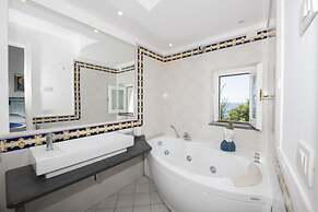 Villa Bijoux - Luxury Villa Sea View