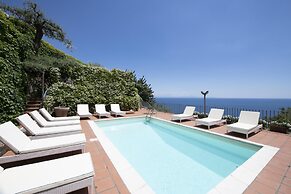 Villa Bijoux - Luxury Villa Sea View