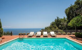 Villa Bijoux - Luxury Villa Sea View