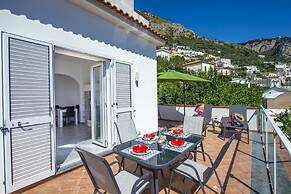 Villa Ecuba - Villa for Groups in a Strategic Position