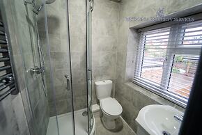 76 Bournbrook Road Equipped Studios Near QE