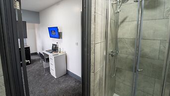 76 Bournbrook Road Equipped Studios Near QE