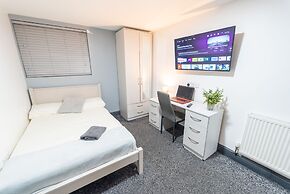 76 Bournbrook Road Equipped Studios Near QE
