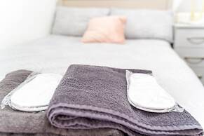 76 Bournbrook Road Equipped Studios Near QE