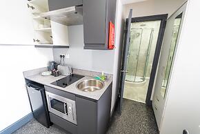 76 Bournbrook Road Equipped Studios Near QE