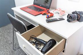 76 Bournbrook Road Equipped Studios Near QE