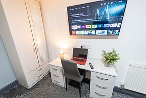 76 Bournbrook Road Equipped Studios Near QE