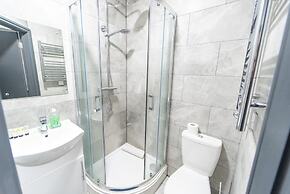 76 Bournbrook Road Equipped Studios Near QE