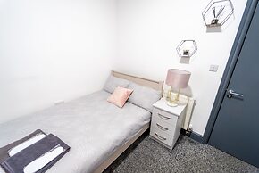 76 Bournbrook Road Equipped Studios Near QE