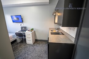 76 Bournbrook Road Equipped Studios Near QE