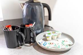 76 Bournbrook Road Equipped Studios Near QE