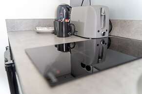 76 Bournbrook Road Equipped Studios Near QE