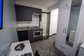 76 Bournbrook Road Equipped Studios Near QE