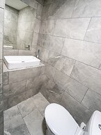 76 Bournbrook Road Equipped Studios Near QE