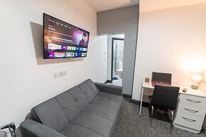 76 Bournbrook Road Equipped Studios Near QE