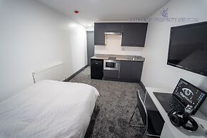 76 Bournbrook Road Equipped Studios Near QE