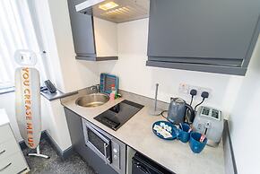 76 Bournbrook Road Equipped Studios Near QE