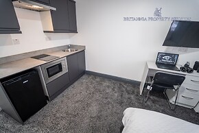 76 Bournbrook Road Equipped Studios Near QE