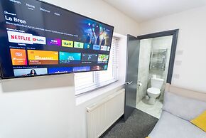 76 Bournbrook Road Equipped Studios Near QE