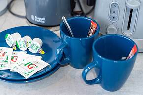 76 Bournbrook Road Equipped Studios Near QE