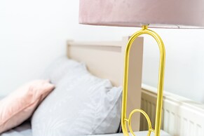 76 Bournbrook Road Equipped Studios Near QE