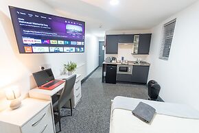 76 Bournbrook Road Equipped Studios Near QE