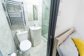 76 Bournbrook Road Equipped Studios Near QE