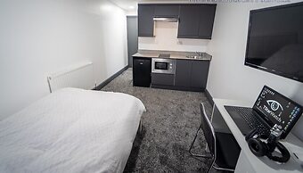 76 Bournbrook Road Equipped Studios Near QE