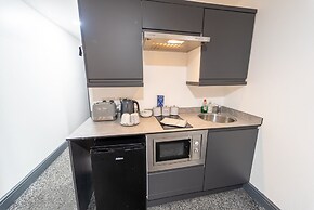 76 Bournbrook Road Equipped Studios Near QE