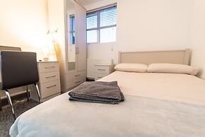 76 Bournbrook Road Equipped Studios Near QE