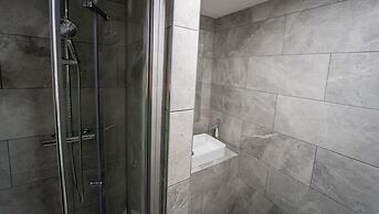 76 Bournbrook Road Equipped Studios Near QE