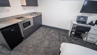 76 Bournbrook Road Equipped Studios Near QE