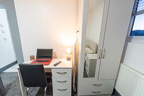 76 Bournbrook Road Equipped Studios Near QE