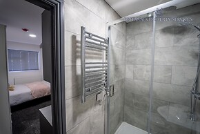 76 Bournbrook Road Equipped Studios Near QE