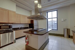 Amazing 2BR Condo in Pentagon City