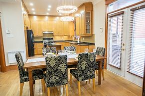 Chic 2BR near Little Italy 5min to Metro