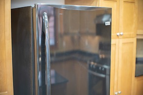 Chic 2BR near Little Italy 5min to Metro