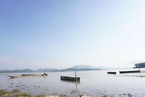 Nha Nghi Van Long Elephants