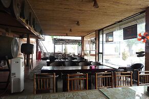 Nha Nghi Van Long Elephants