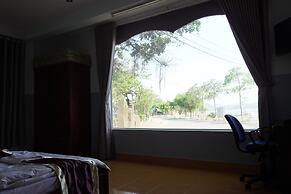 Nha Nghi Van Long Elephants