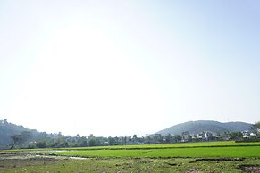 Nha Nghi Van Long Elephants