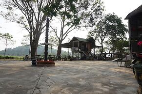 Nha Nghi Van Long Elephants