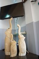 Nha Nghi Van Long Elephants