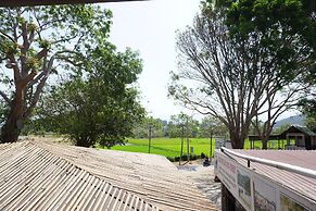 Nha Nghi Van Long Elephants