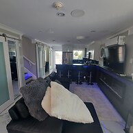 Sunset Mews Luxurious 3 Bed Townhouse