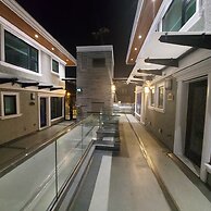 Sunset Mews Luxurious 3 Bed Townhouse