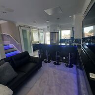 Sunset Mews Luxurious 3 Bed Townhouse