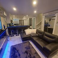 Sunset Mews Luxurious 3 Bed Townhouse