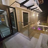 Sunset Mews Luxurious 3 Bed Townhouse